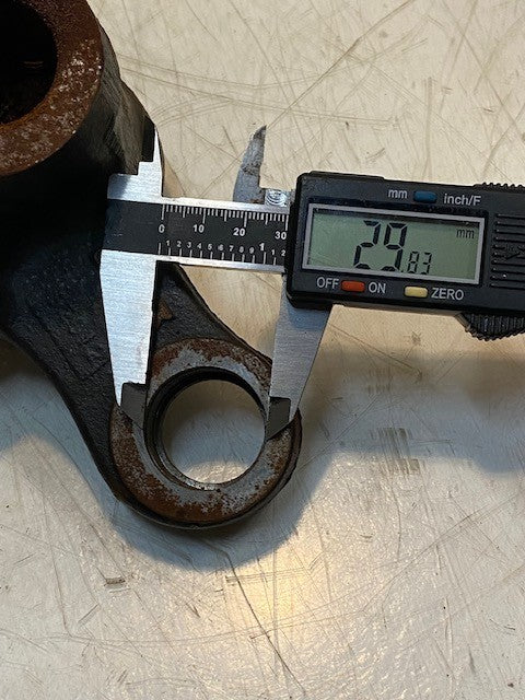 Right Steering Knuckle 91F43-00201 | 7" Long 3-1/8" Thick 30mm Bore 30mm Thread