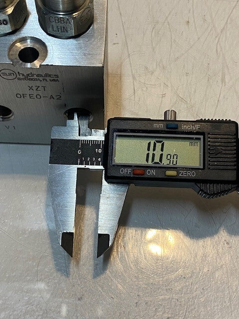 Sun Hydraulics XZT OFE0-A2 Brake Valve Swing Drive Block 1700 Psi 2-7/16" W 4" H