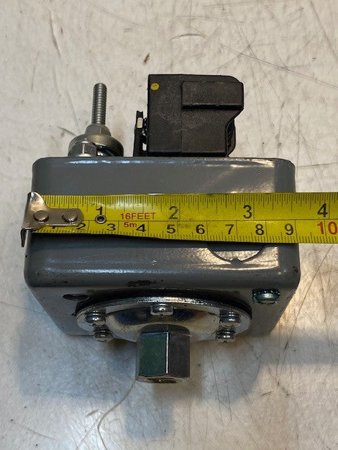 Square D Water Pump Pressure Switch 11mm ID 6mm Thread 5" x 3-1/2" x 3-1/8"