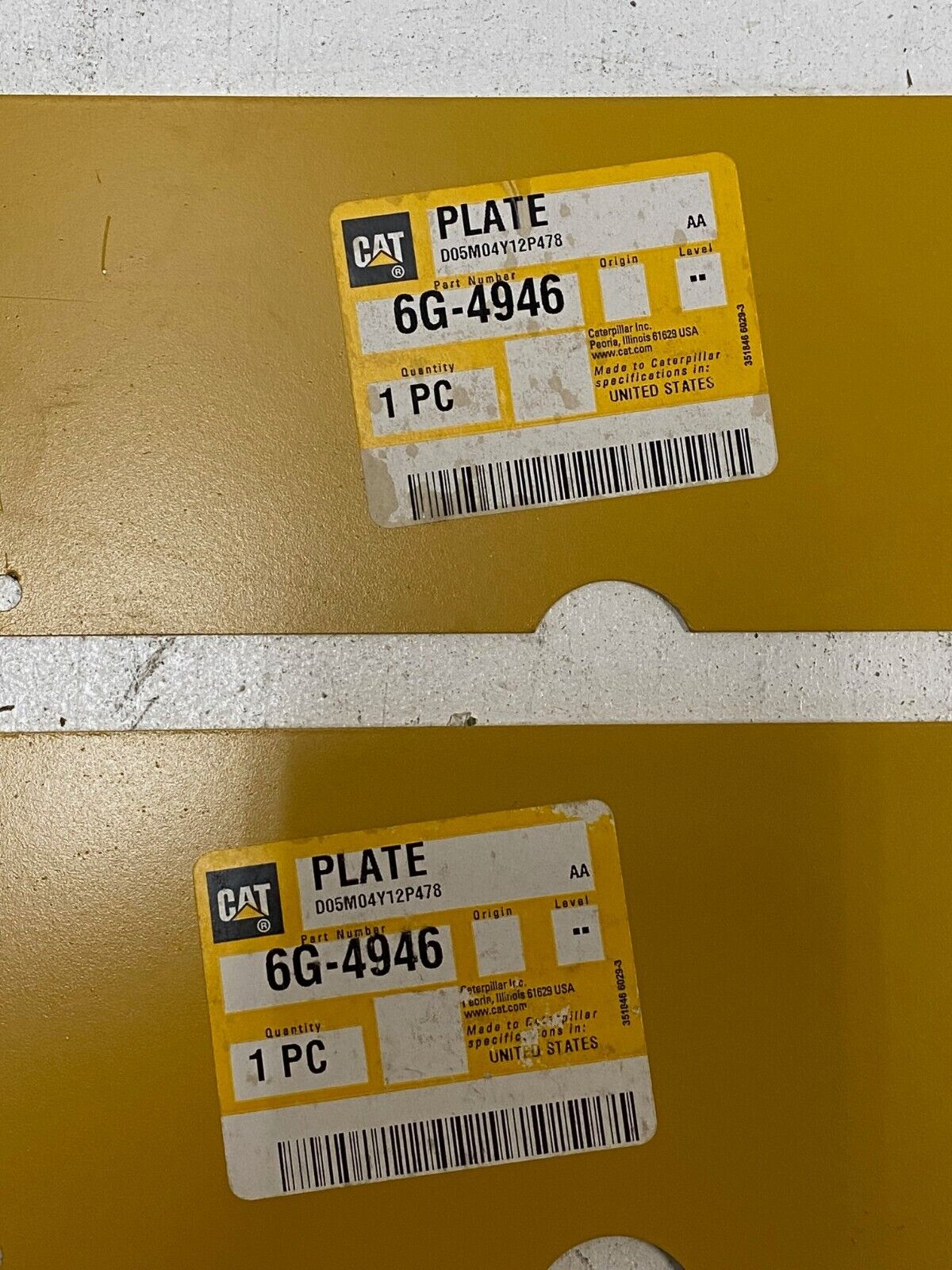 2 Qty of Caterpillar Plates 6G-4946 CAT (2 Quantity)