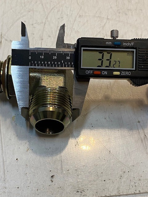 7 Qty of Parker 90 Degree Male Elbow Fittings 33mm Thread 27mm Thread (7 Qty)