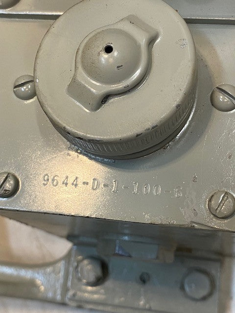 Madison-Kipp Lubricator Hydraulic Hand Pump SV-18505-100-6 | 9644-D-1-100-6