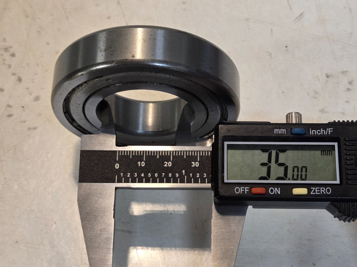 Metal Shielded Ball Bearing 6207Z | 72 mm OD x 35 mm Bore x 17 mm Thick