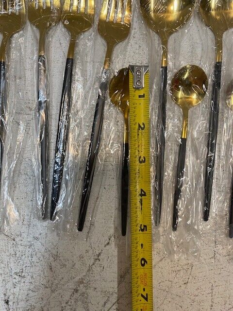 Jieyang Yigang Industry & Trade Co 24 pcs Black & Gold Silverware