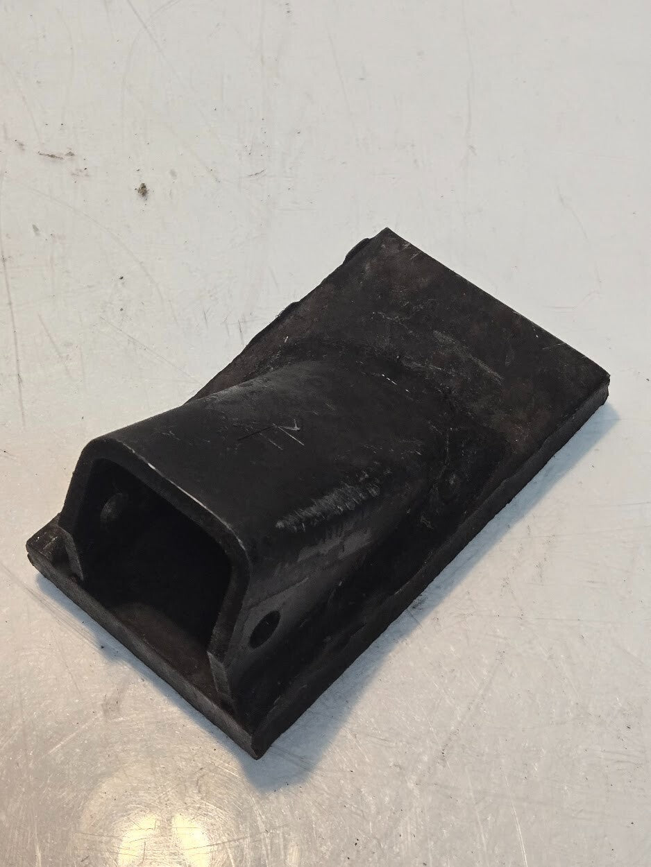 7 Quantity of 3C F Bucket Teeth 4 3/4" x 2 3/4" for 1 1/2" Shank (7 Quantity)