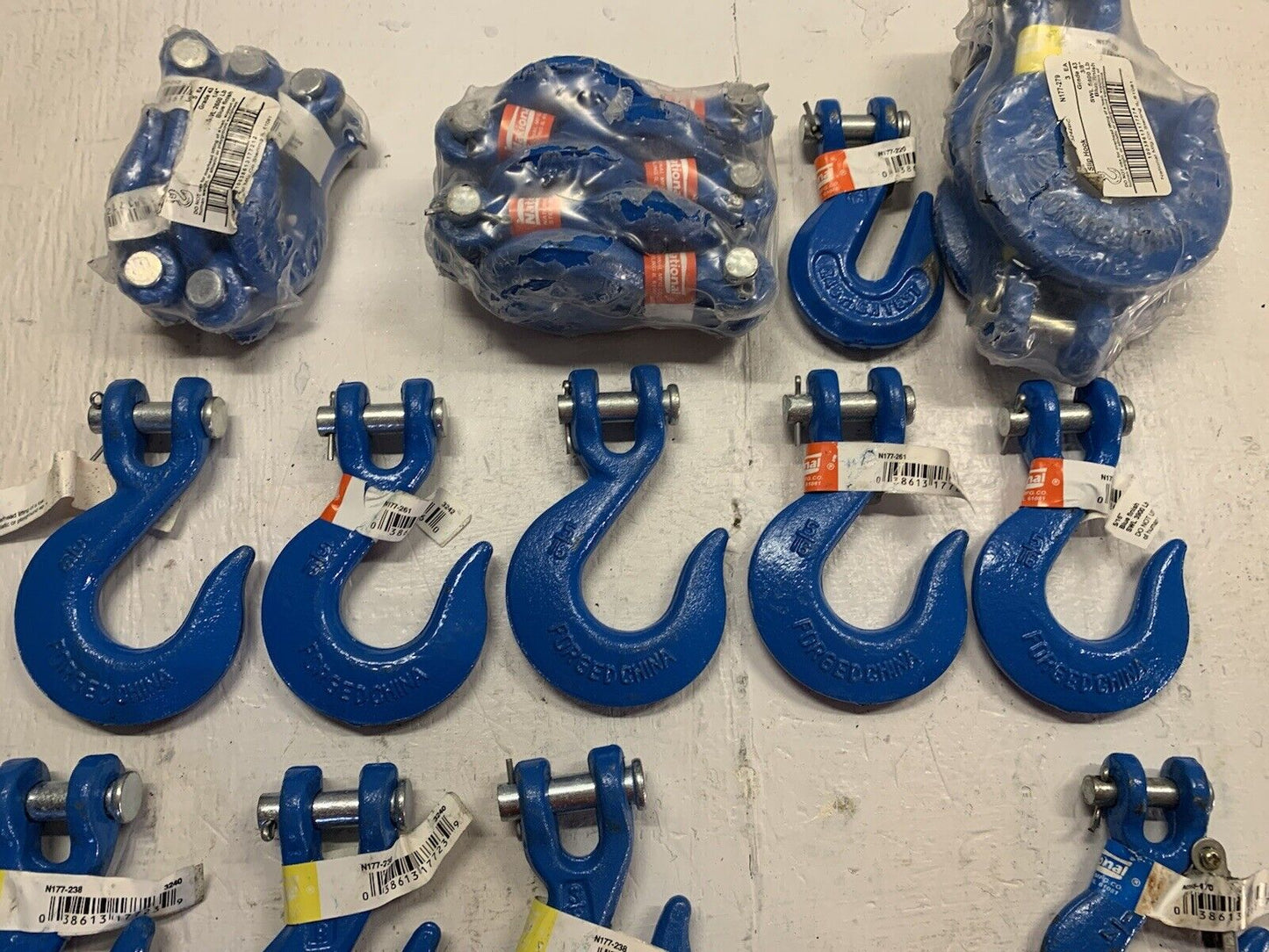 24 Clevis Grab Hooks of Different Styles N177-279 / 430-3515 / N177-311