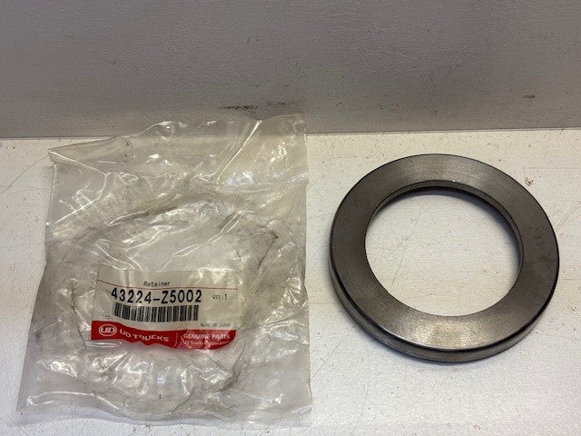 UD Trucks Genuine Parts Seal Retainer | 43224-Z5002