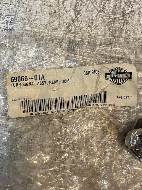 Turn Signal Assembly Rear DOM 69066-01A for Harley Davidson