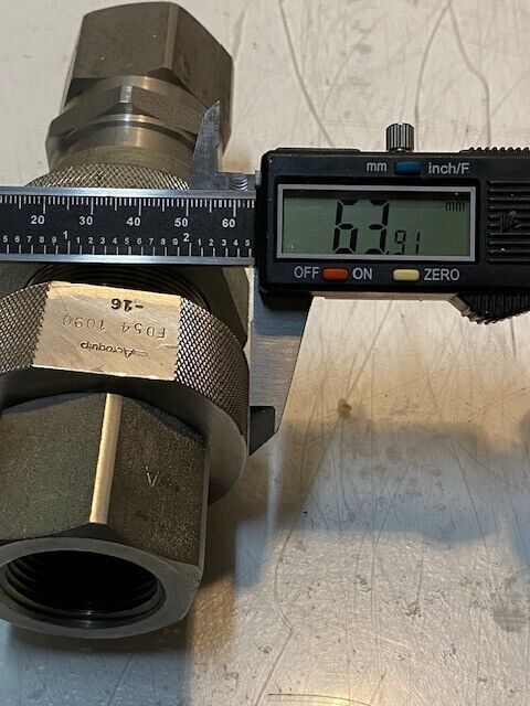 Aeroquip Quick Disconnect Coupling FD54 1090 - 16 | 6-1/2" L 29mm ID 64mm OD
