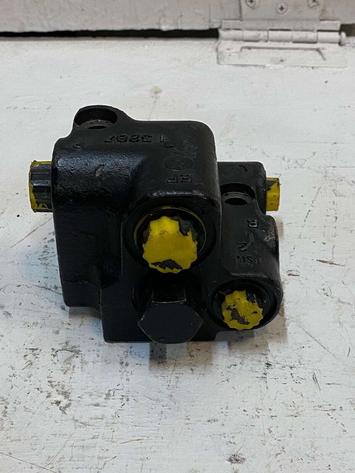 Eaton Char-Lynn Hydraulic Valve Motor F040423 | 6120001002 | 3287