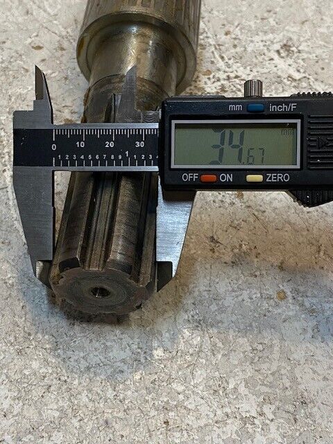 CNH Albero 31 Spline Gear Shaft 35mm Ends 51mm OD 913865 | 592