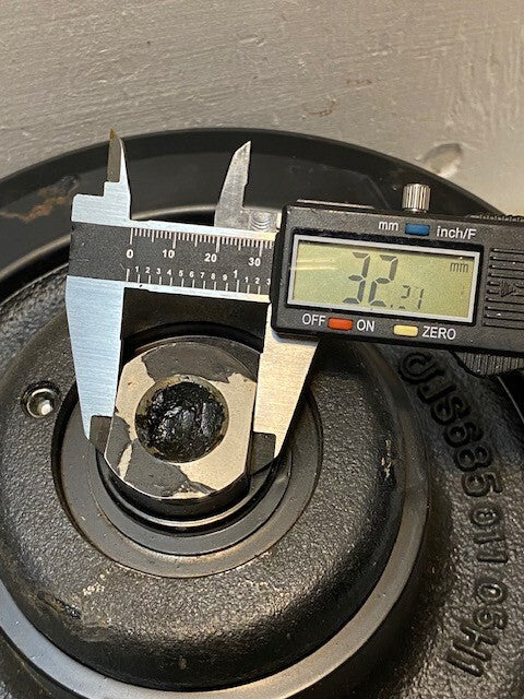 Track Idler JS685 | 01105 | H1 | 1D25 | 11-1/2" Dia. 8" Wide