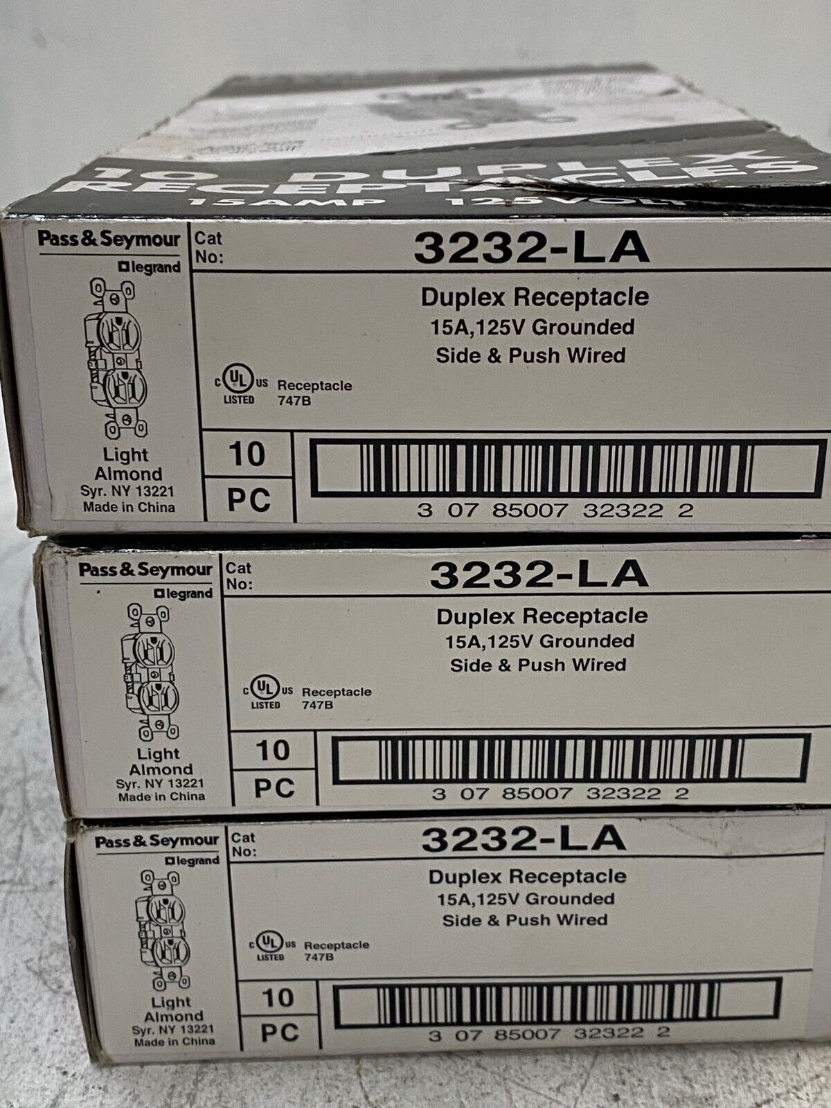 30 Qty of Trade Master Pass & Seymour Duplex Receptacles 3232-LA 15Amp (30 Qty)