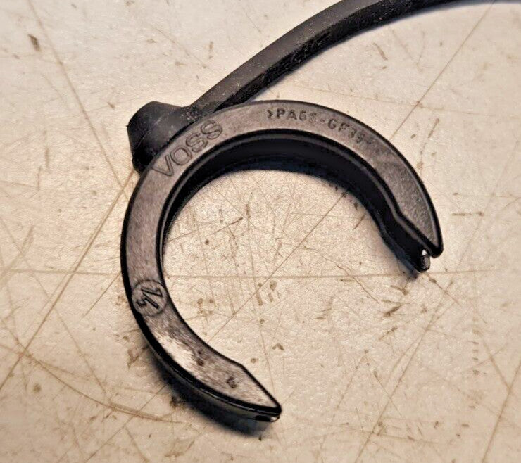 Navistar International Adapter 5/8 VOSS 3877523C1