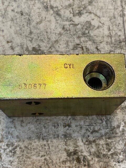 Hydraulic Pilot Valve Manifold Block 830677 3-1/2" Long 2-1/2" Wide 1-1/4" Thick