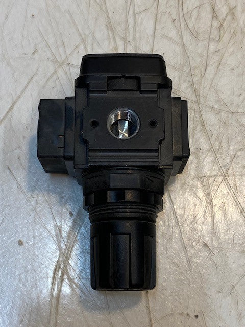 WILKERSON R08-C2-F0G0 PNEUMATIC AIR FILTER PRESSURE REGULATOR ASSEMBLY