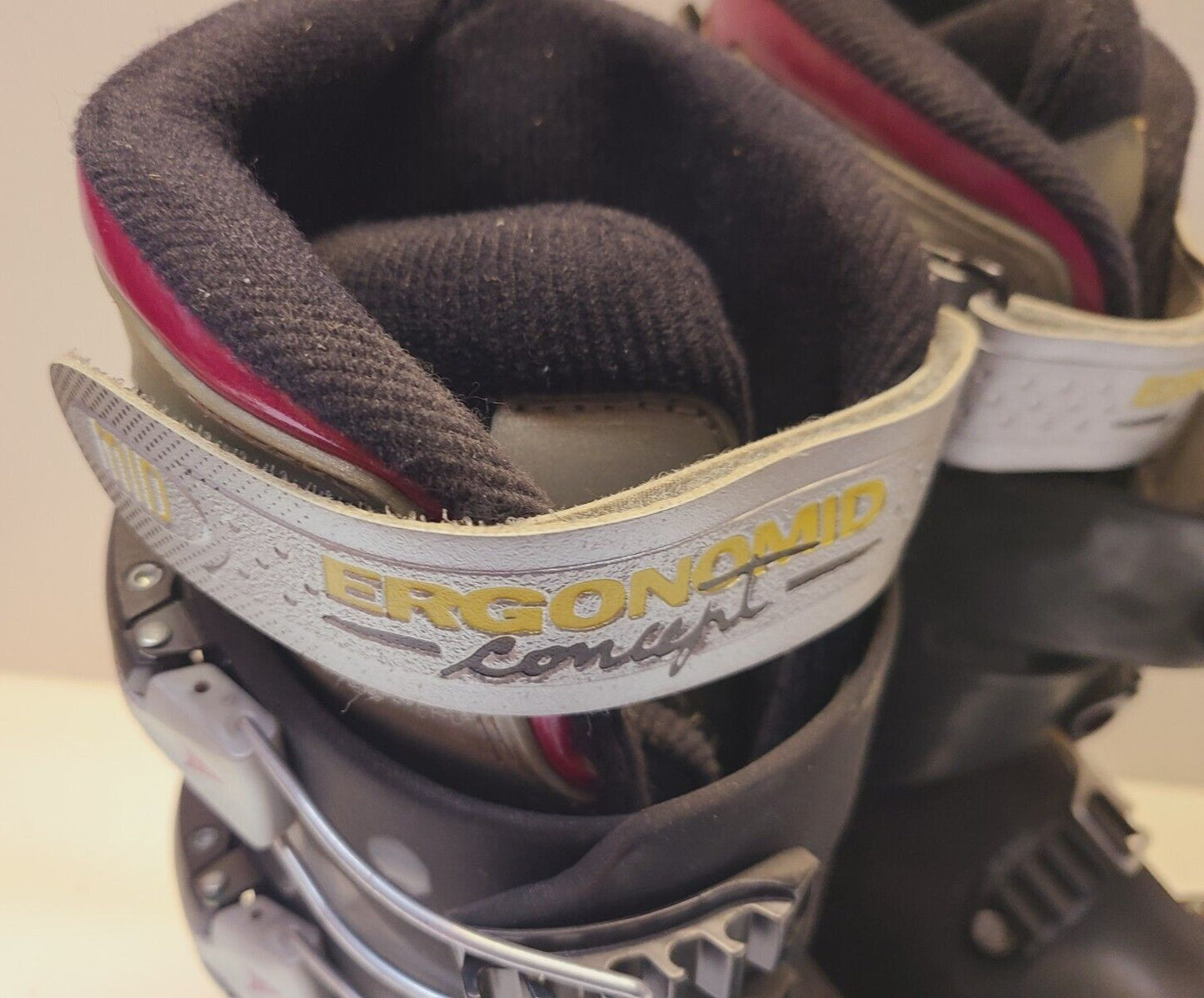 Lange Downhill Ski Boots Mid 5.6 | 3070088 | BLK 26.5 | C3070020S