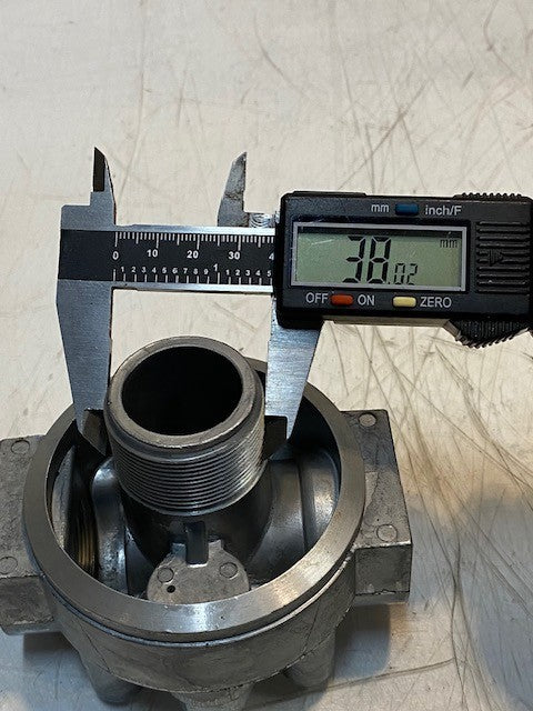 IMP Hydraulic Spin-On Filter Base 25mm Bore 4-1/8" Long 3-1/2" Wide
