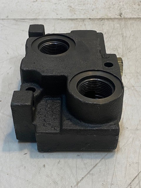 Hydraulic Output Cover Valve Body Coponent 18-02-043-906 | 9032 | C33