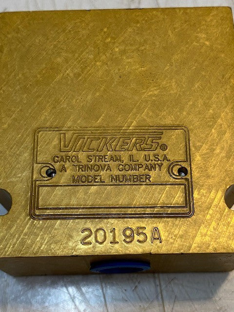 Vickers 20195A Shuttle Valve 2-1/2" x 2-1/2" x 1-1/8"