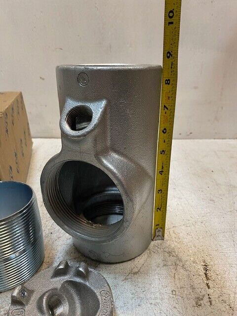 Eaton EYD86 3" Vertical Male & Female Conduit Fitting w/ Drain