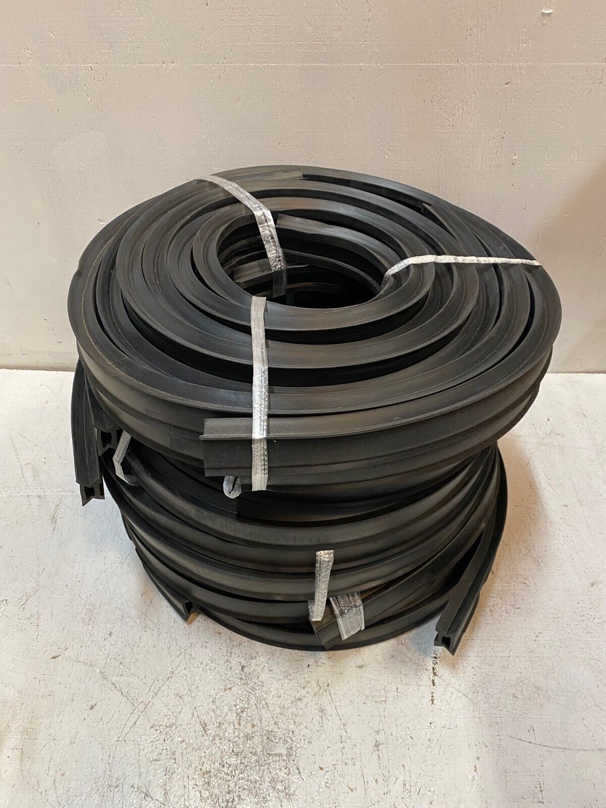 180 Ft of 1-1/2" Wide x 7/8" Thick Rubber Weather Stripping (18 Strips of 10ft)