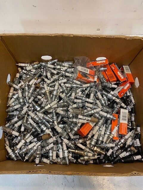 Approx 700 (90 lbs) of Miscellaneous Automotive Replacement Spark Plugs