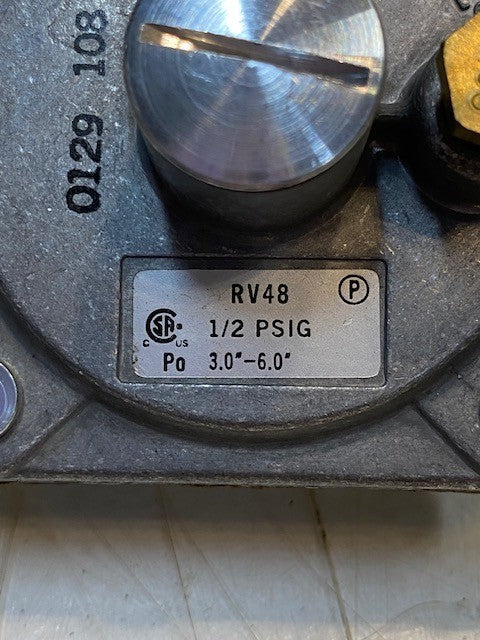 Maxitrol RV48 Poppet Style Gas Pressure Regulator 0129108 | 1/2 PSIG 3.0" - 6.0"