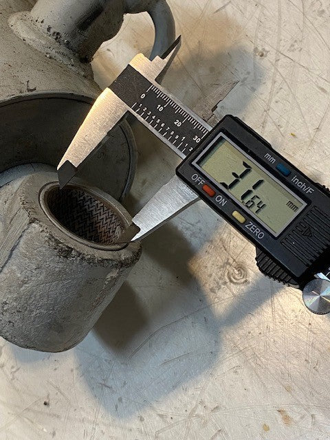 Hydraulic Cylinder 557384 | 30S97 | 900 | 32mm Bore 18-1/4" L 8" W 4-1/2" Dia.