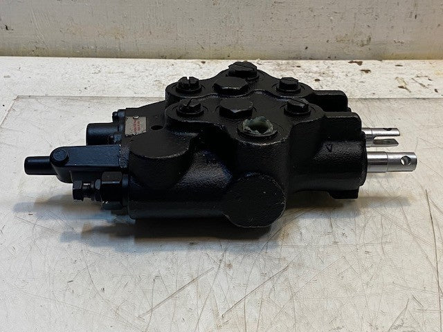 Danfoss Hydraulic Valve Assembly 1622-AX | 388C