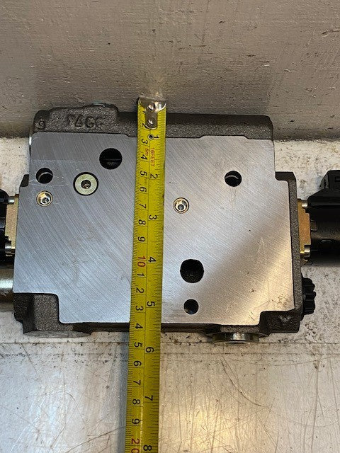 Bosch Hydraulic Valve 0521610809 | 0521610809-390 | 703480 | 809