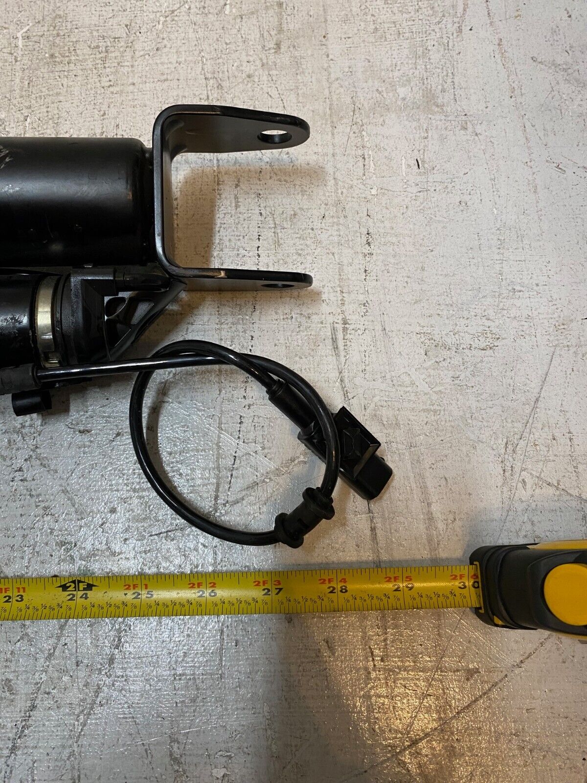 Front Air Shock Strut 34744531 | 28" Long 6.5" OD