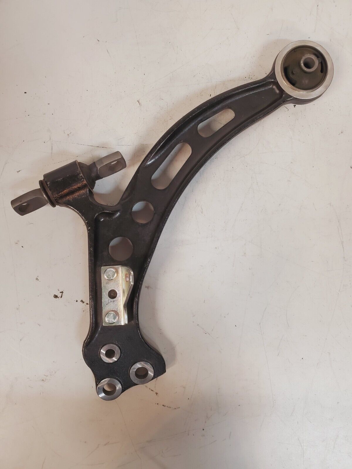 Front Left Lower Control Arm 05006L