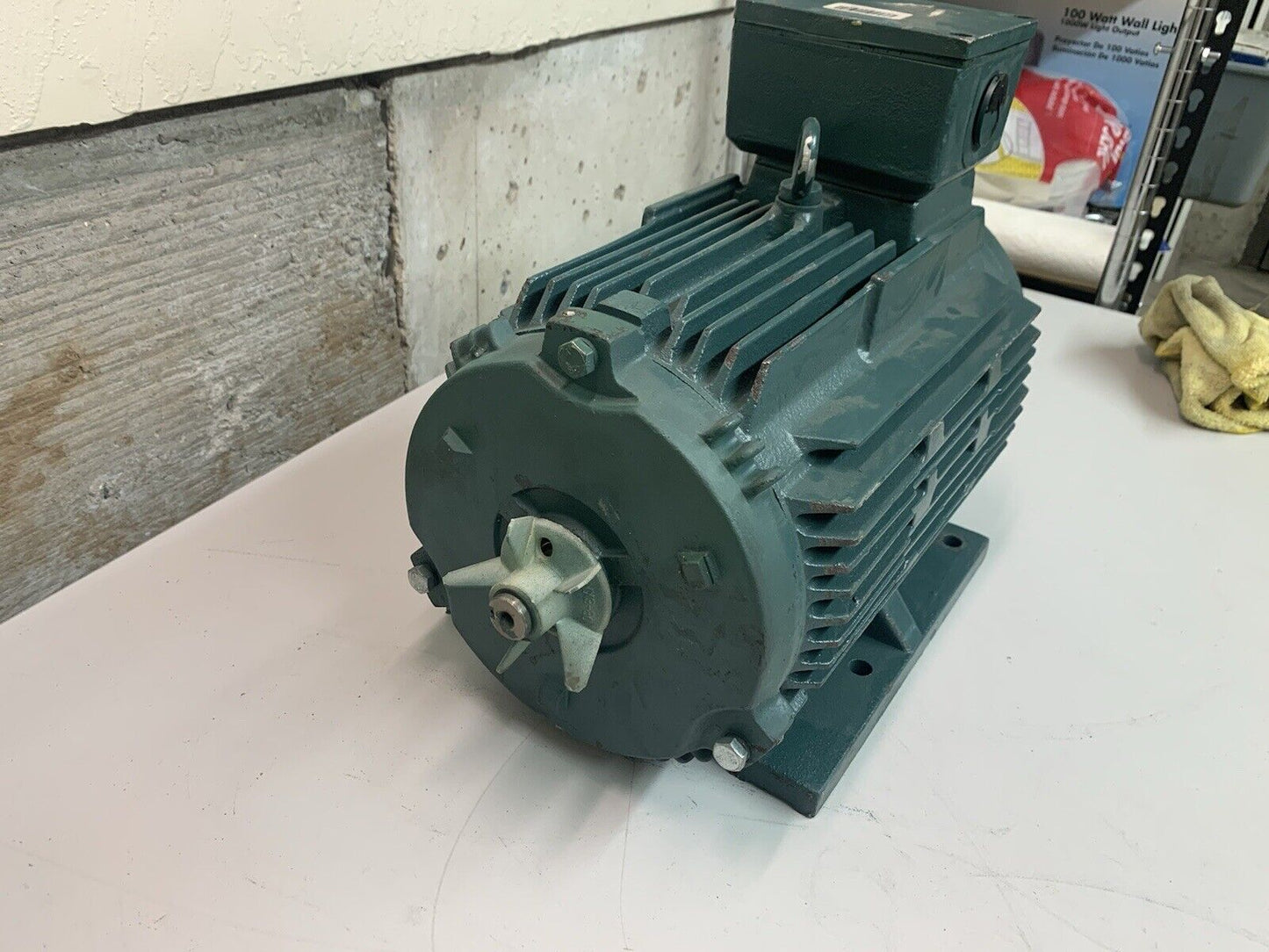 LEESON 193360.60 C112T11FZ23A Metric Motor 50- 60 Hertz 3HP 9.6/4.8 Amps