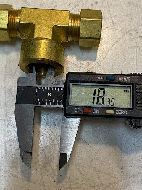 4 Qty of Ecolab Compression Tee Fittings TEE BR 5/8 x 1/8 FNPT BRS PK (4 Qty)