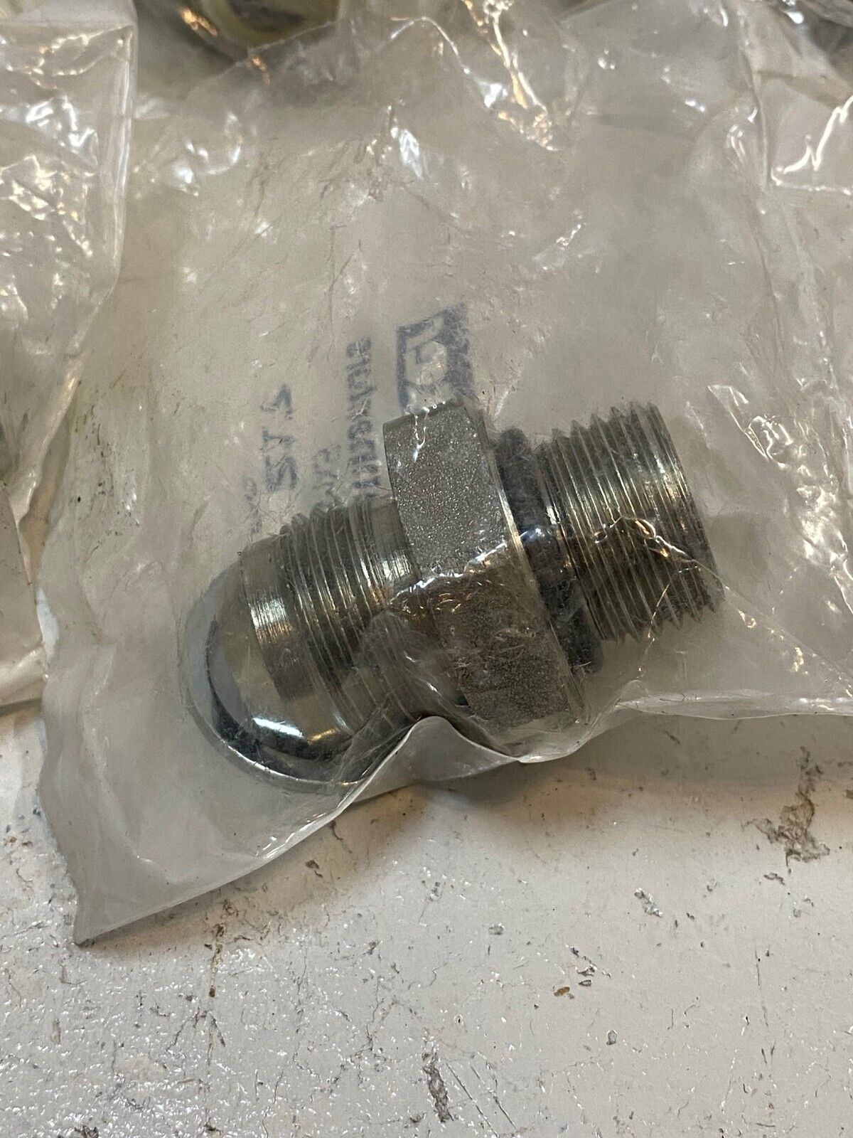 7 Quantity of Parker Fluid Connectors 10F40MXS (7 Quantity)