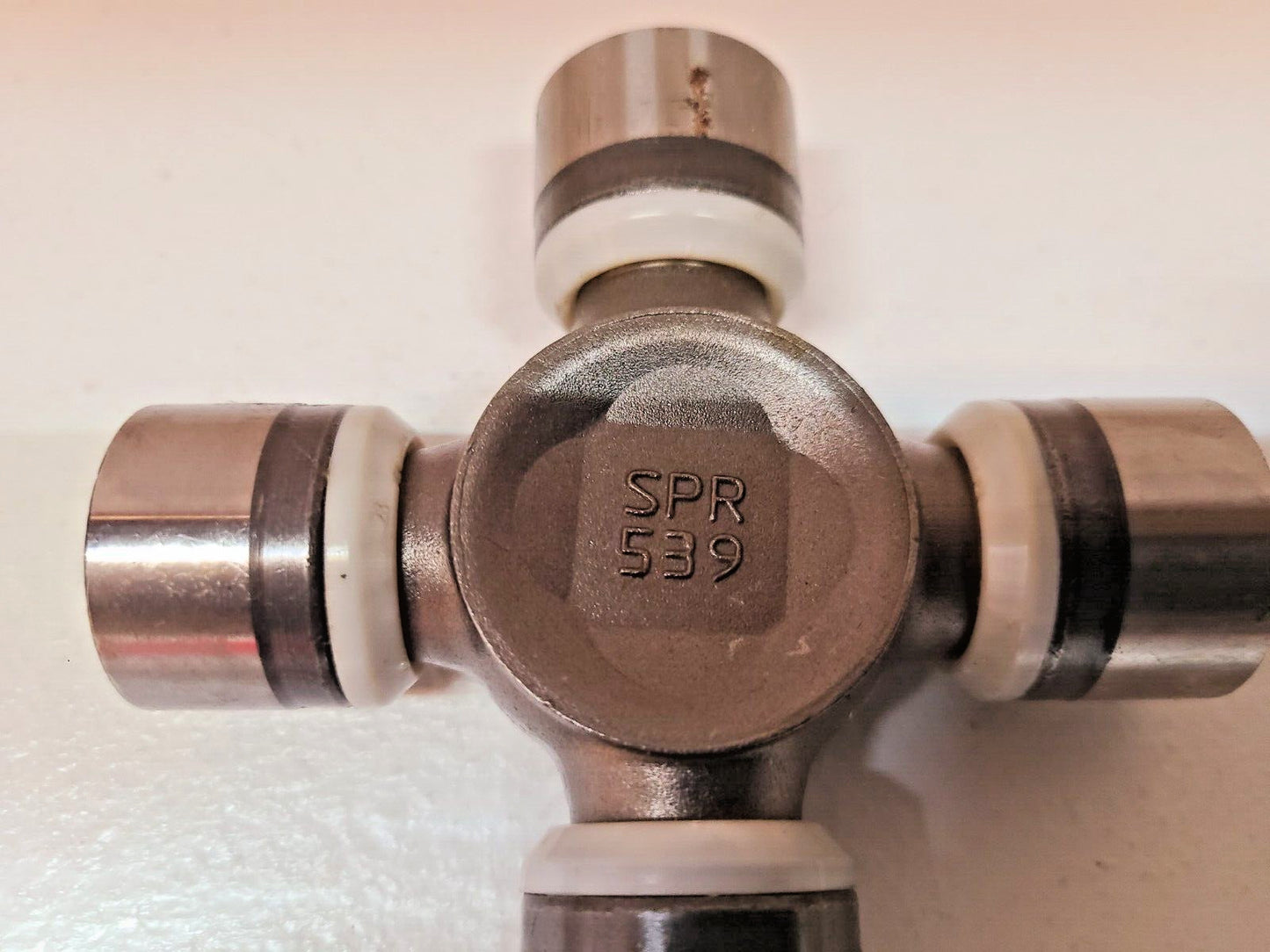 Genuine GM Rear Axle Universal Joint 89040243 SPR 539