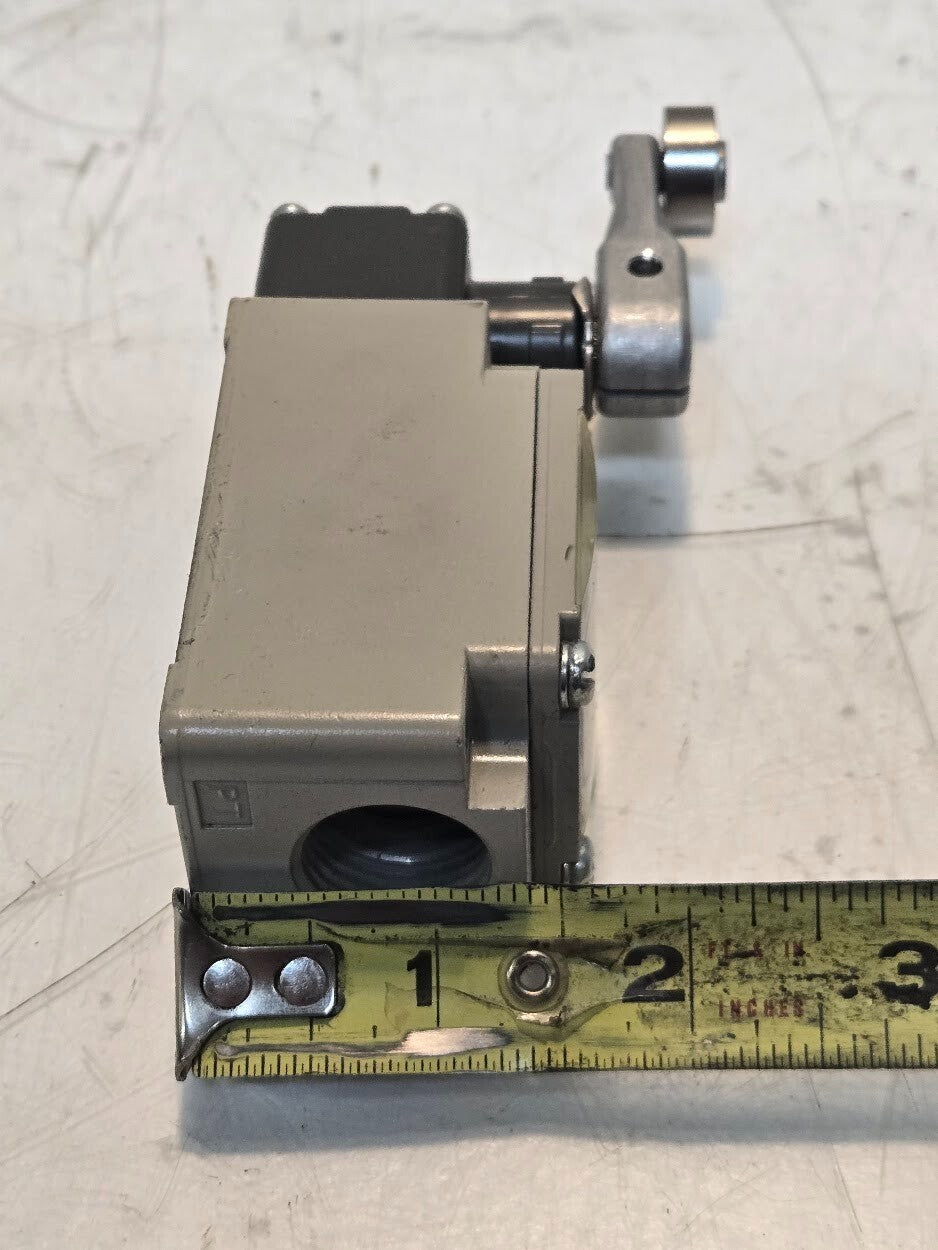 Omron Roller Lever Limit Switch WLCA2-2TSLD | 1G-A | NO | 782Y Type 3, 4, and 13