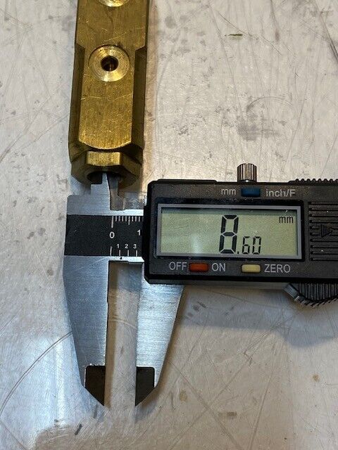 Master Pneumatics Line Lubricator Servo-Meter Valve 1 V 4" L 9mm ID 6mm Shaft