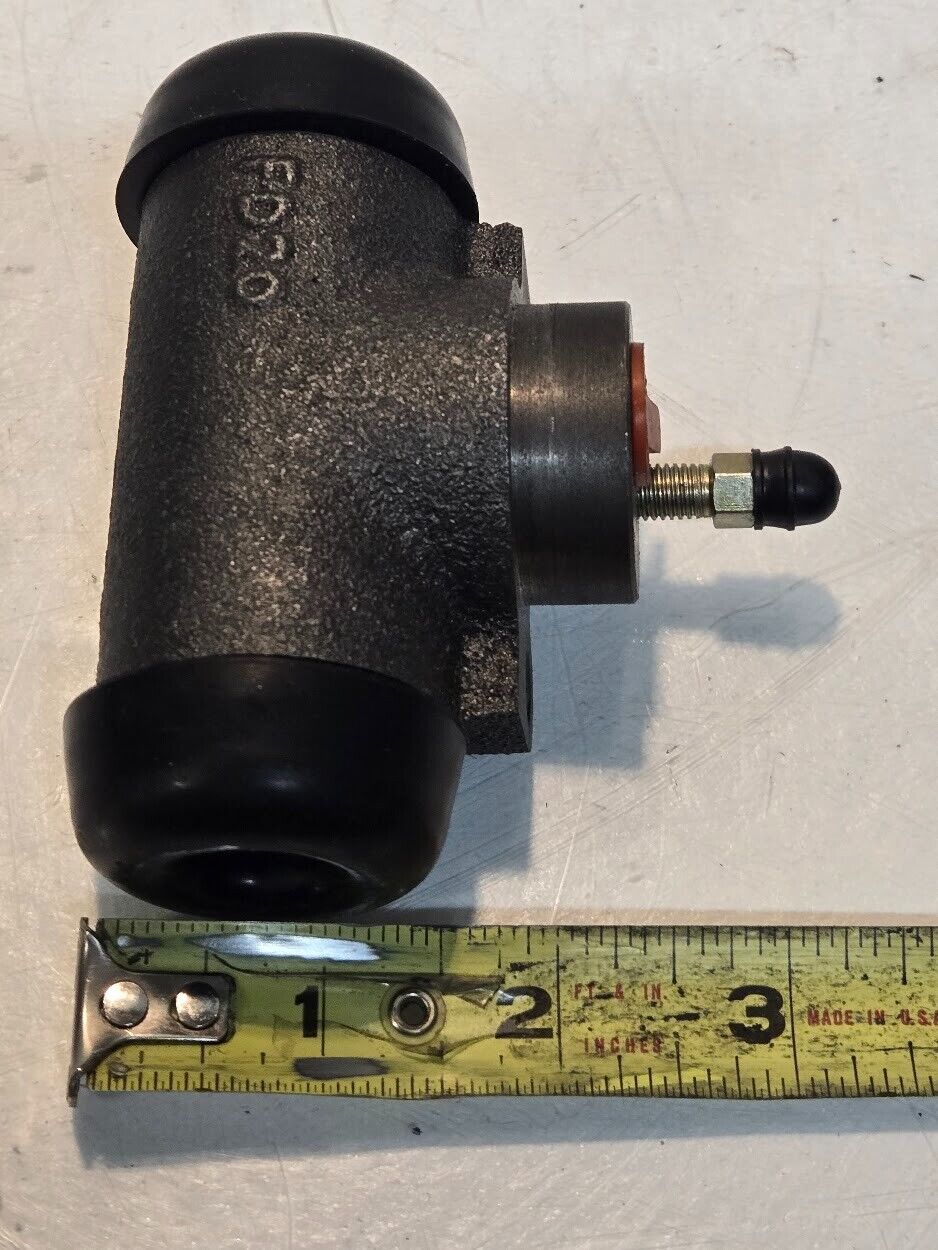 TCIC Brake Cylinder FD20 for Forklift | TCIC 29 J | 3 7/8" Long 1 1/2" Diameter