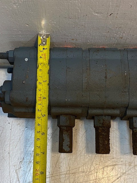 Four-Section Gear Type Hydraulic Flow Divider Combiner 13" Long 7" Wide 5" Tall