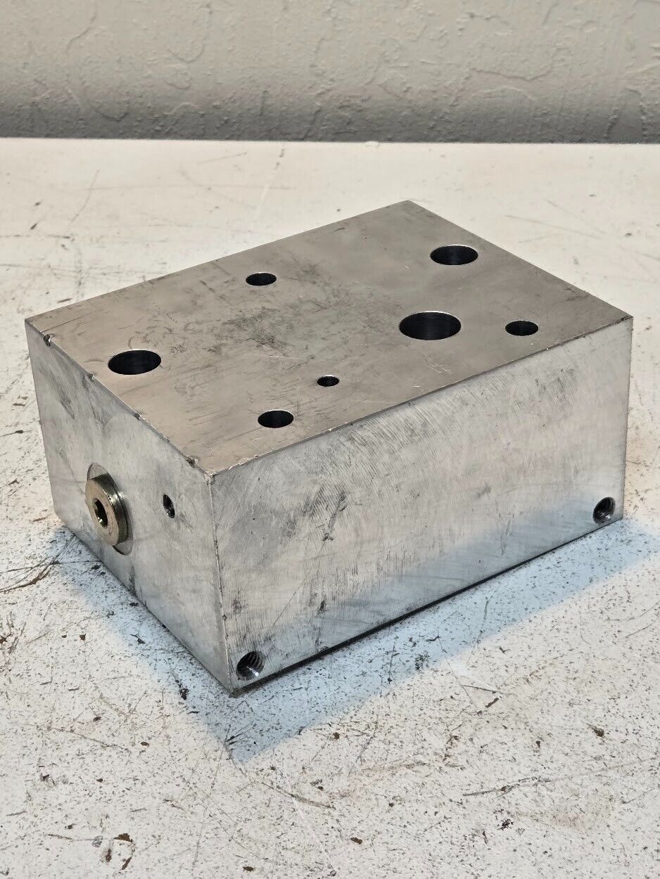 Hydraulic Manifold 6"x4 5/8"x3" Block | 3 Inlets | 2 Plugs | 3 Mounting Holes