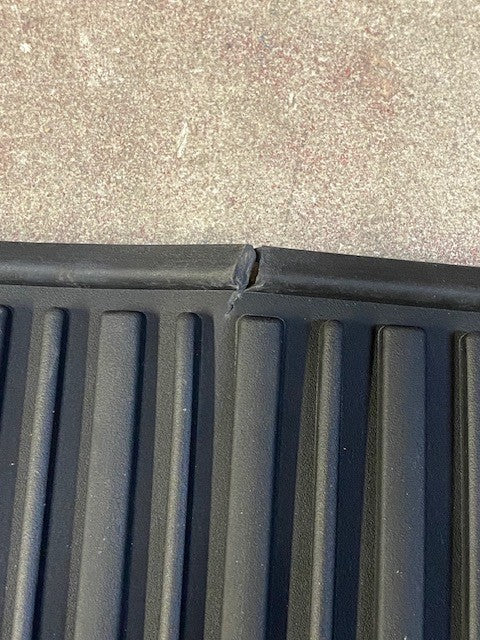 GM Cargo Rubber Mat Ebony W-167A | 17800717 | 47" x 18"