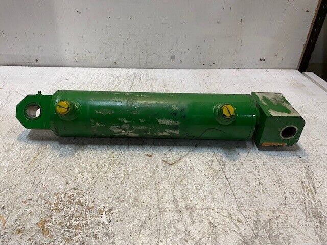 Hydraulic Cylinder Green 20-1/2" Long 3-3/4" End 26mm Bore 2-1/2" End 26mm Bore