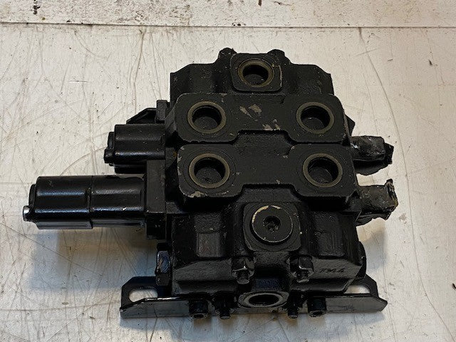 Hydraulic Directional Control Valve FM4 | FM5 | 7" x 9-1/2" x 4-1/4"