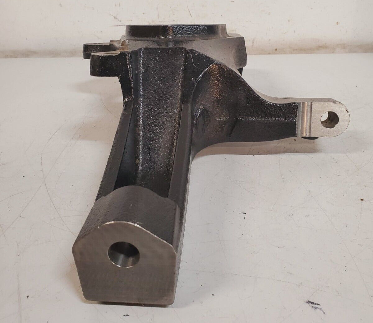 Front Knuckle Left 176720B LH AM | 121213