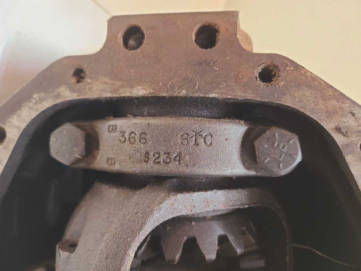 Ford Dana 50 Front Axle Housing 620598 | 3.55 Ratio