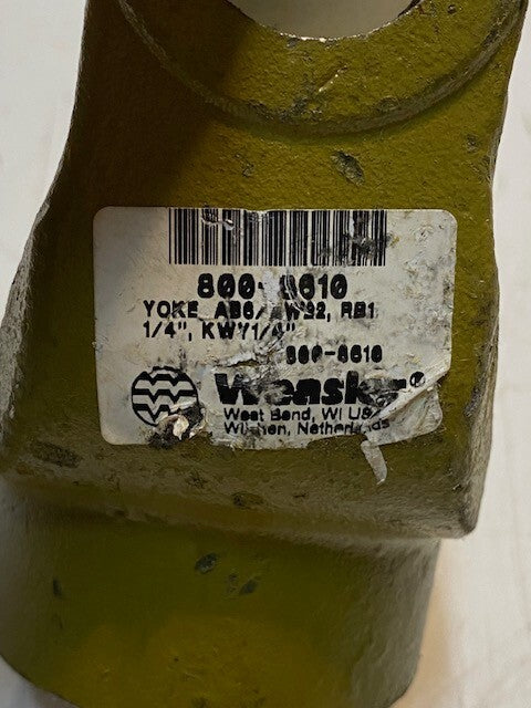 Weasler Metric Yoke 800-8610 IMPL 1-1/4" RD 32mm Bore 30mm Pin Hole