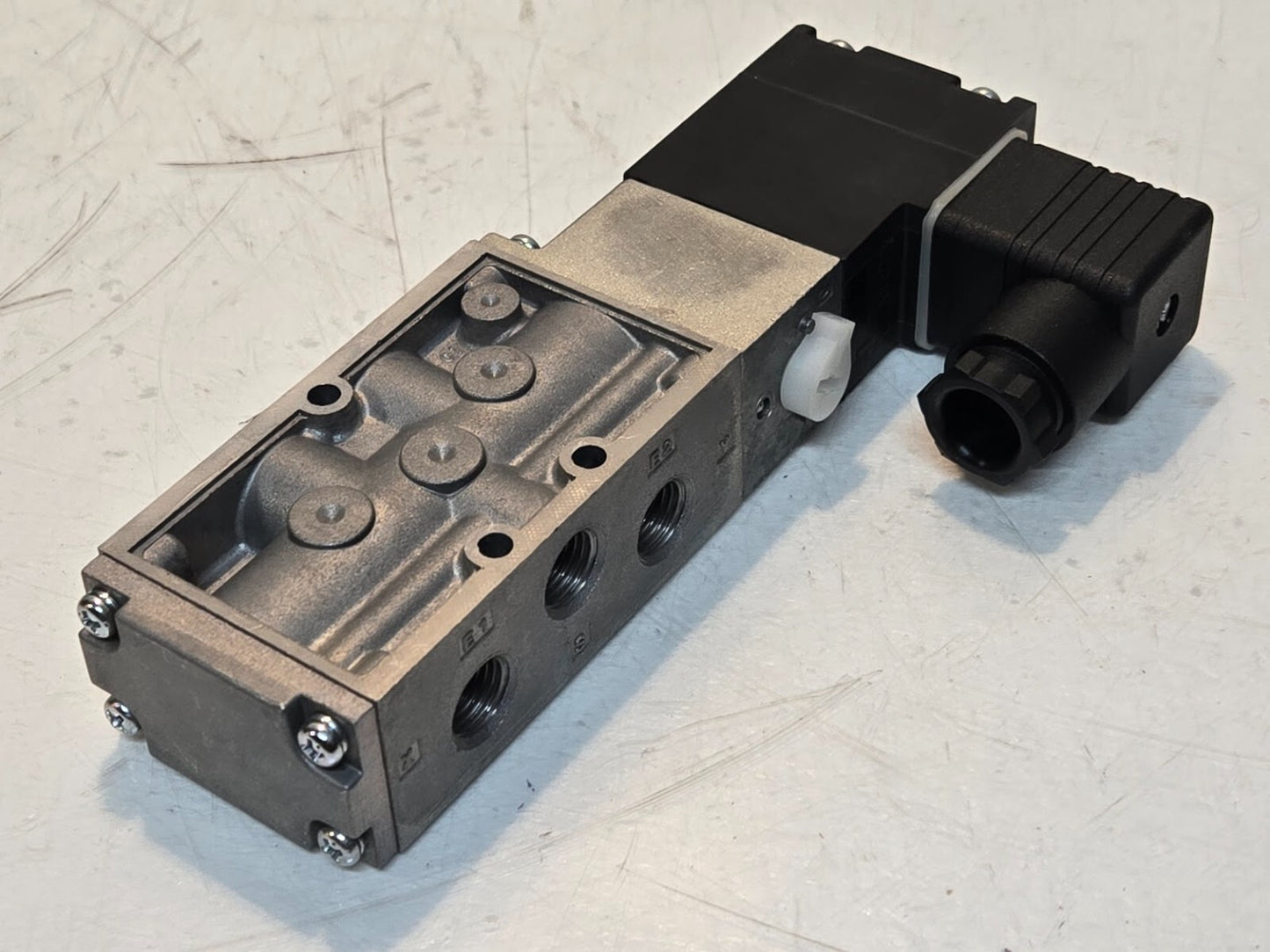CKD 4F210-08 Pnuematic Solenoid Valve DC24V | 7Z13 G | 0.1-1.0 MPa | C1C2 E1SE2