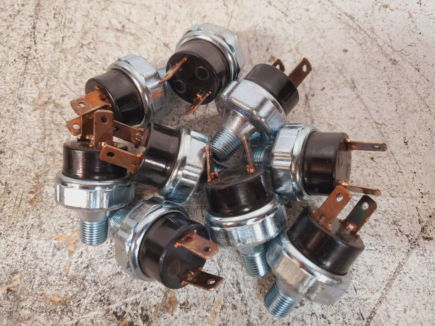 9 Quantity of Pressure Switches F4044 (9 Qty)